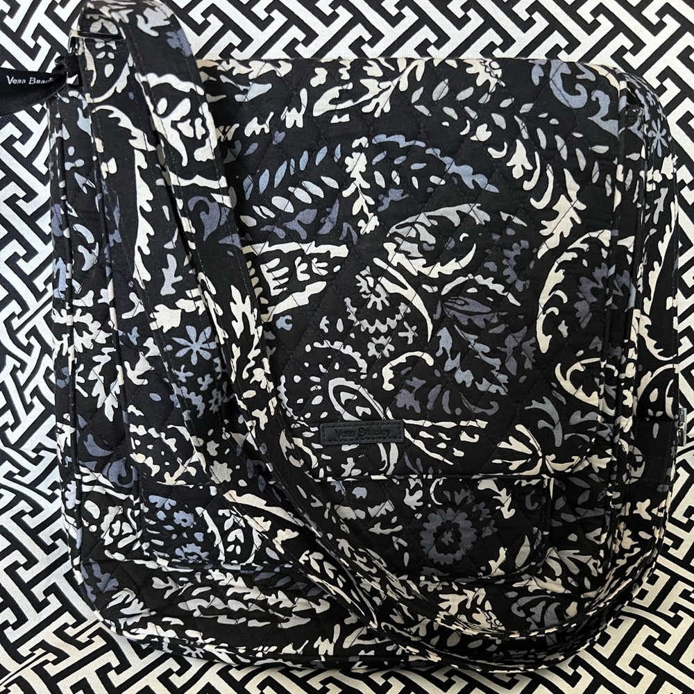 Vera Bradley Midnight Paisley Mailbag Crossbody EUC